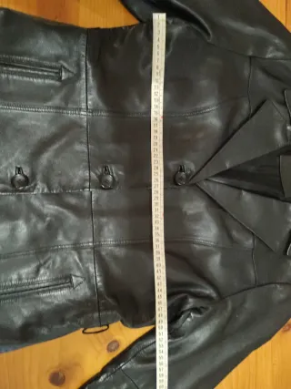 Chaqueta de cuero para mujer.