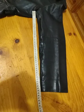 Chaqueta de cuero para mujer.