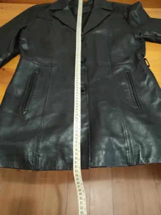 Chaqueta de cuero para mujer.