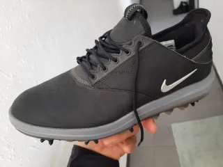 Zapatos de golf Nike negros y grises