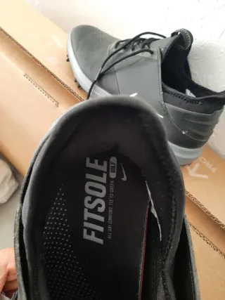 Zapatos de golf Nike negros y grises