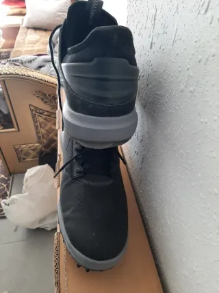 Zapatos de golf Nike negros y grises