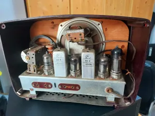 RADIO ANTIGUA PEQUEÑA