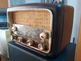 RADIO ANTIGUA PEQUEÑA