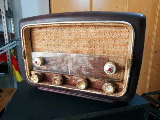 RADIO ANTIGUA PEQUEÑA