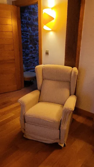 Butaca reclinable completamente, beige.