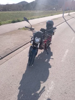 Benelli BN 125 Naked Negra/Roja
