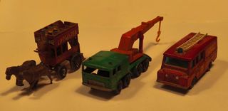 Autobús Lipton's Tea de metal antiguo,y camión