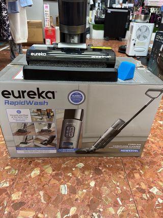 Aspirador Eureka RapidWash NEW430
