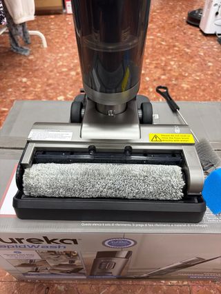 Aspirador Eureka RapidWash NEW430