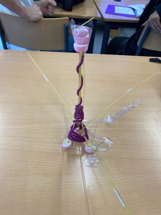 Torre Abstracta Decorativa