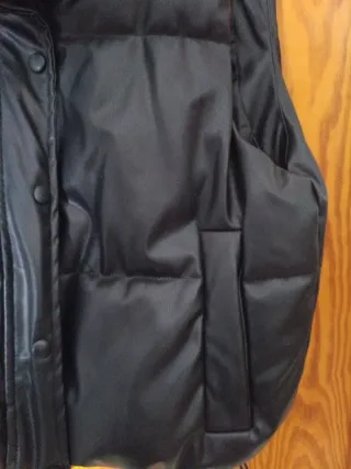 Chaqueton acolchado negro cuello alto