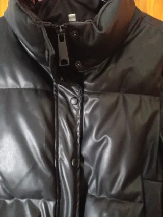 Chaqueton acolchado negro cuello alto