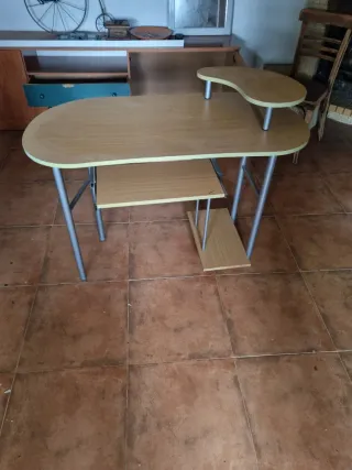 Mesa de ordenador madera y metal
