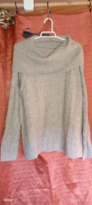 Jersey acrílico cuello vuelto beige