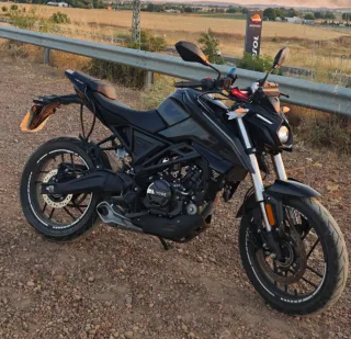 Voge 125r Negra - Carnet B