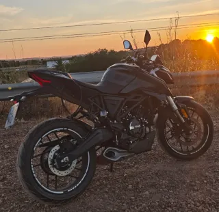 Voge 125r Negra - Carnet B