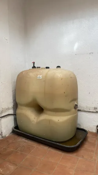 Depósito con 300 de gasoil