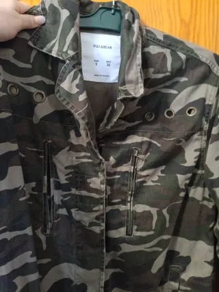 Cazadora Camuflaje Pull&Bear Talla S