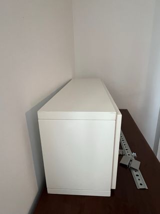 Armario pared blanco y plata