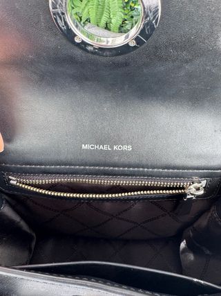Bolso Michael Kors Carmen Satchel Negro