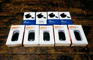 Lote de más de 350 auriculares inalámbricos