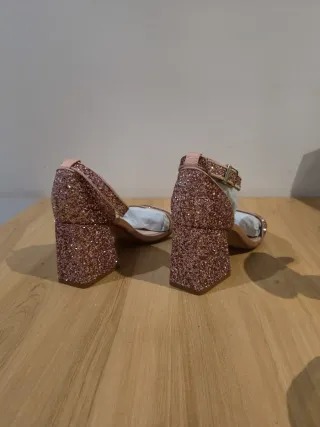 Sandalias tacón Bershka rosa glitter tacón cuadrad
