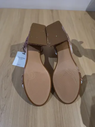 Sandalias tacón Bershka rosa glitter tacón cuadrad