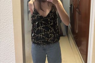Top negro con flecos y lentejuelas