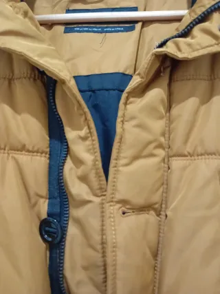 Plumífero caballero naranja y negro