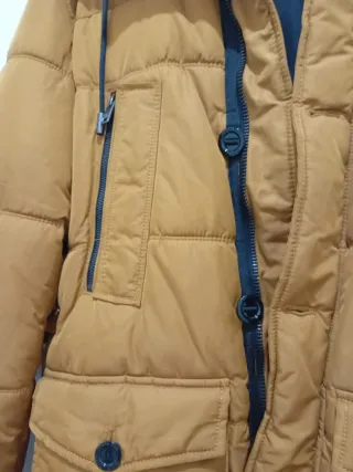 Plumífero caballero naranja y negro