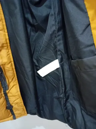 Plumífero caballero naranja y negro