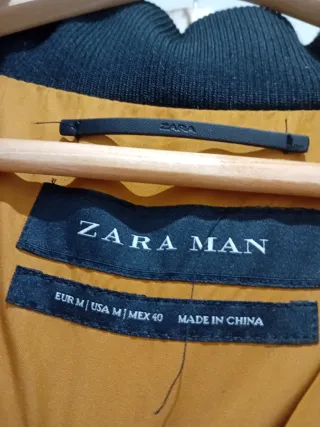 Plumífero caballero naranja y negro