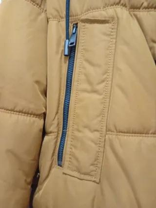 Plumífero caballero naranja y negro