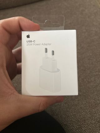 Apple EarPods y Cargador USB-C 25W