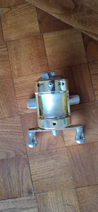 Minicarrete de pesca dorado + llavero carrete