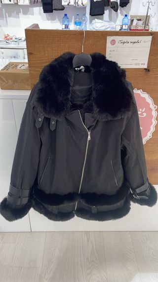 Chaqueta negra con pelo talla l/XL