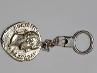Llavero Denario Romano Adriano