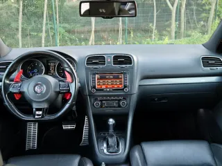 Volkswagen Golf R 2011