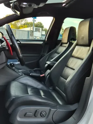 Volkswagen Golf R 2011