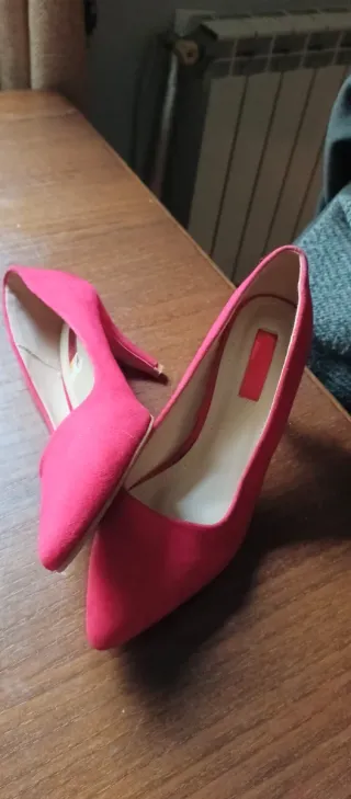 Zapatos de tacón rojos