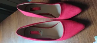 Zapatos de tacón rojos