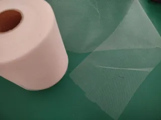 Rollo de tul color crudo