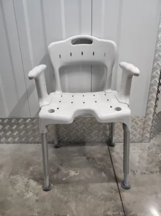 Silla de ducha con brazos