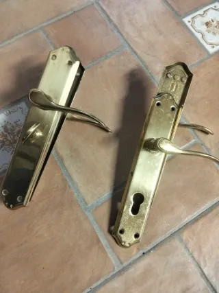 2 Manillas de puerta doradas