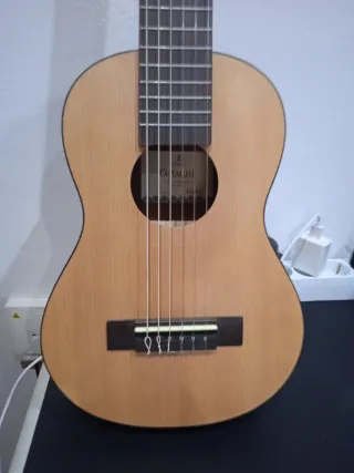 Guitarlele Admira
