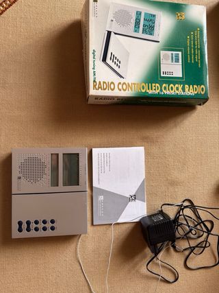 Oregon Scientific Radiocontrollata Sveglia AM/FM