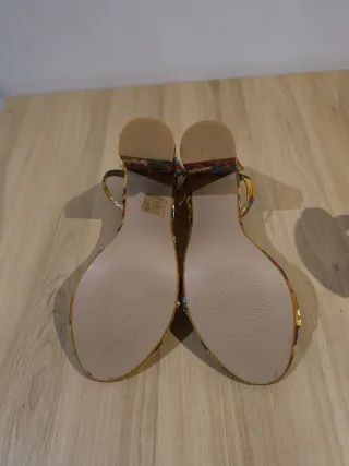 Sandalias de tacón cuadrado estampado floral