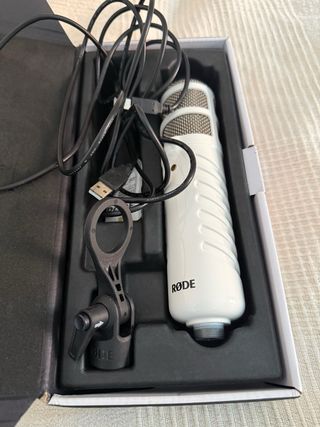 Micrófono RØDE Podcaster Blanco