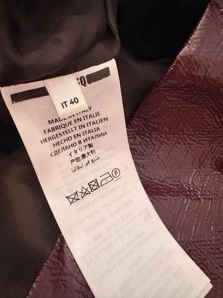 Falda morada efecto piel con cremallera